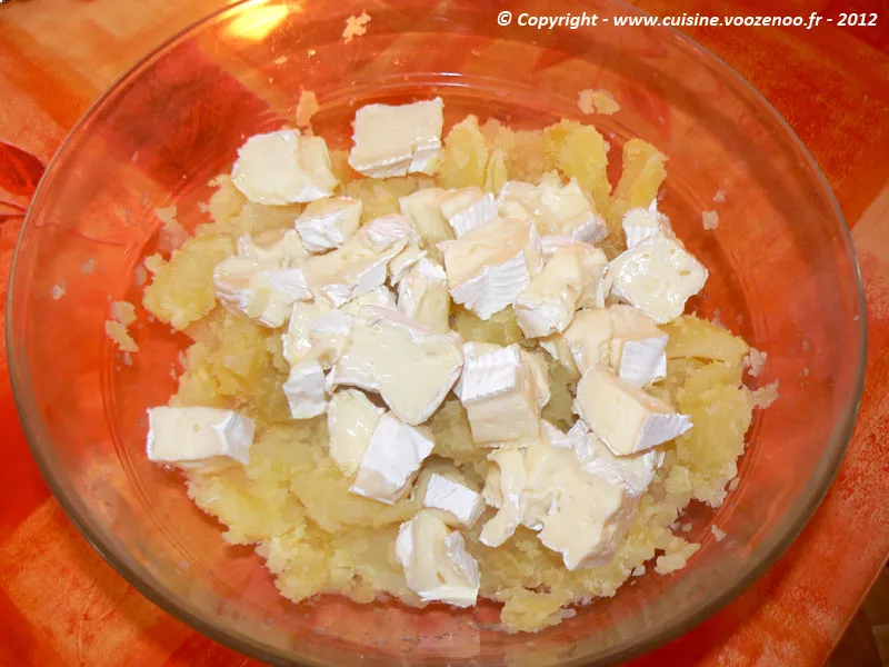 Galette de pommes de terre au camembert etape1 Galette de pommes de terre au camembert etape1