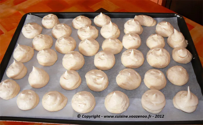 Petites meringues à croquer fin Petites meringues à croquer fin