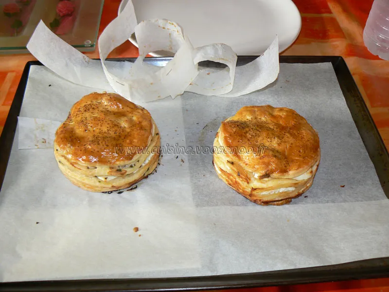 Feuilletes de feta et tomates cerises au miel fin Feuilletes de feta et tomates cerises au miel fin
