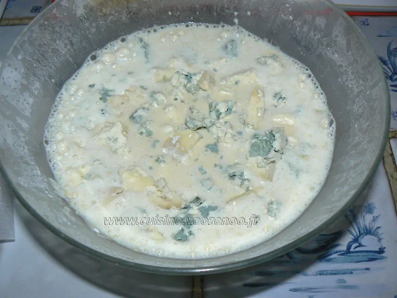 Clafoutis au bleu d'auvergne et magrets de canard fumes etape3 Clafoutis au bleu d'auvergne et magrets de canard fumes etape3