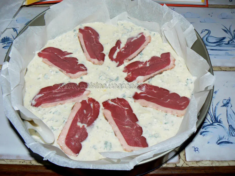 Clafoutis au bleu d'auvergne et magrets de canard fumes etape4 Clafoutis au bleu d'auvergne et magrets de canard fumes etape4