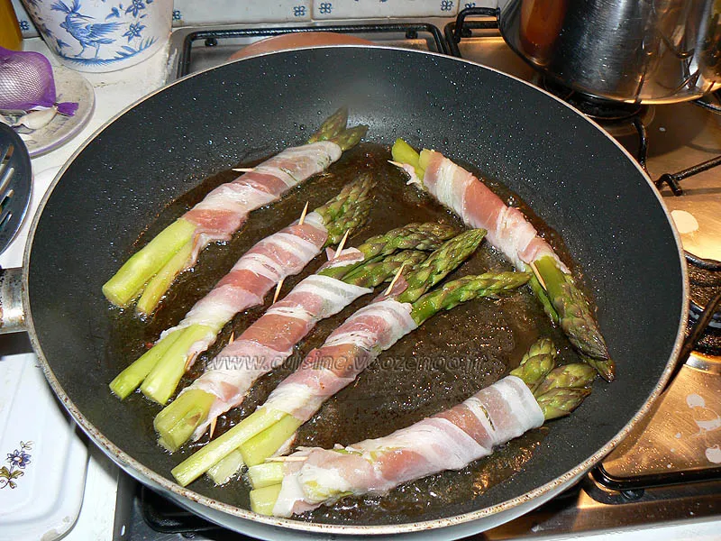 Roulés d'asperges vertes, crème au chevre etape5