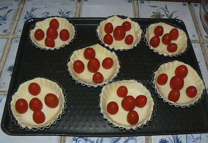 Tartelettes aux tomates cerises, parmesan et basilic etape1