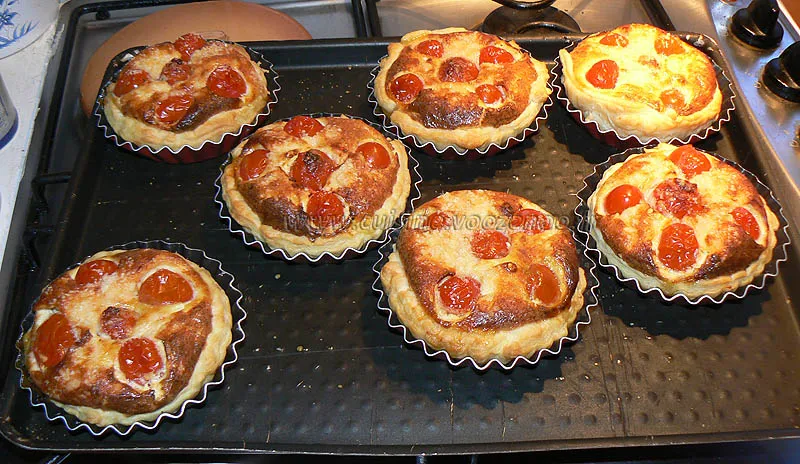 Tartelettes aux tomates cerises, parmesan et basilic etape4