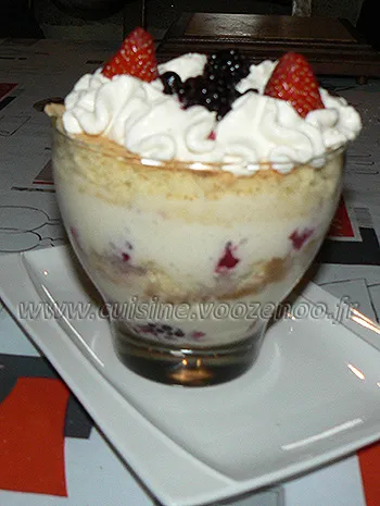 Layer cake, fruits rouges en verrines fin