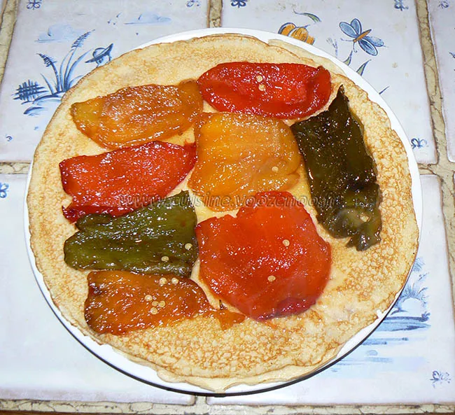 Crêpes roulées aux poivrons confits, reduction balsamique etape2