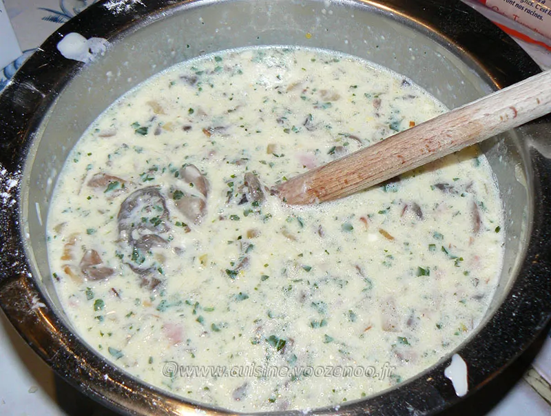Quiche sans pate, oignons, lardons et champigons etape2